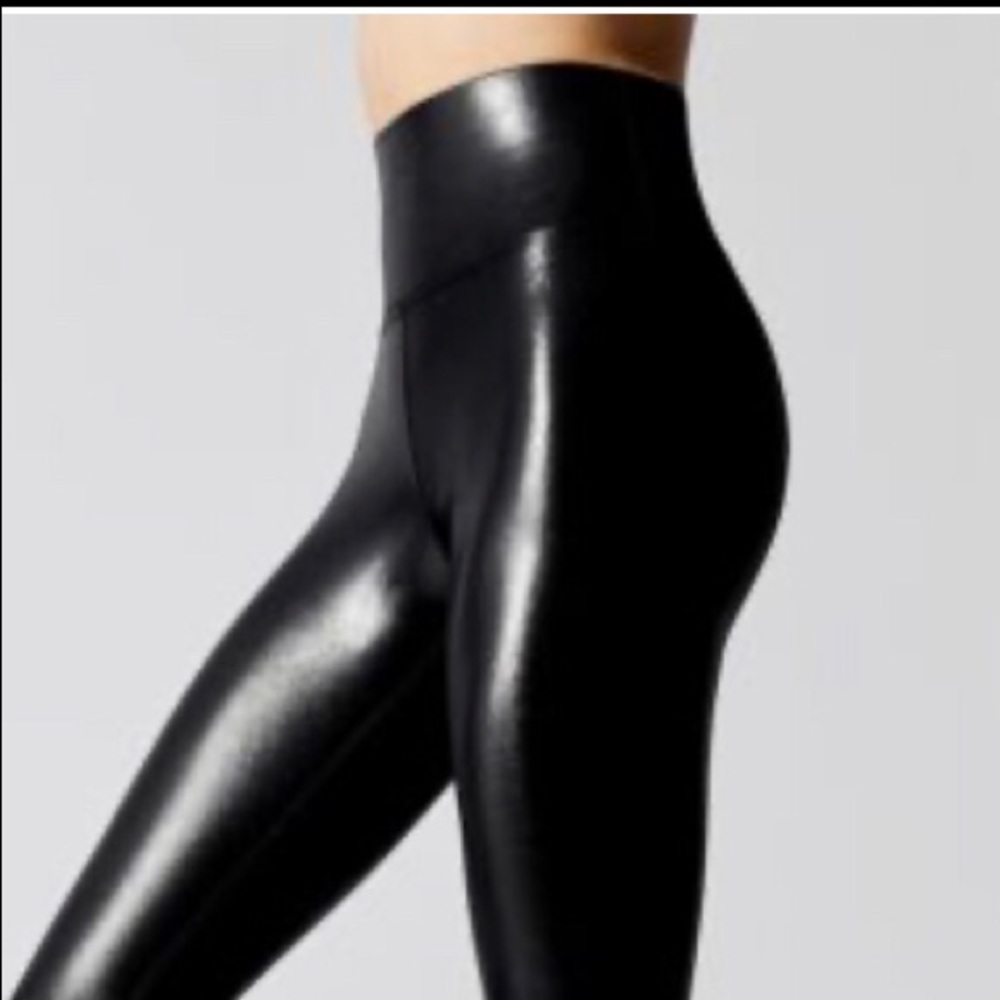 Carbon38 Highwaisted 7/8 Takara Leggings